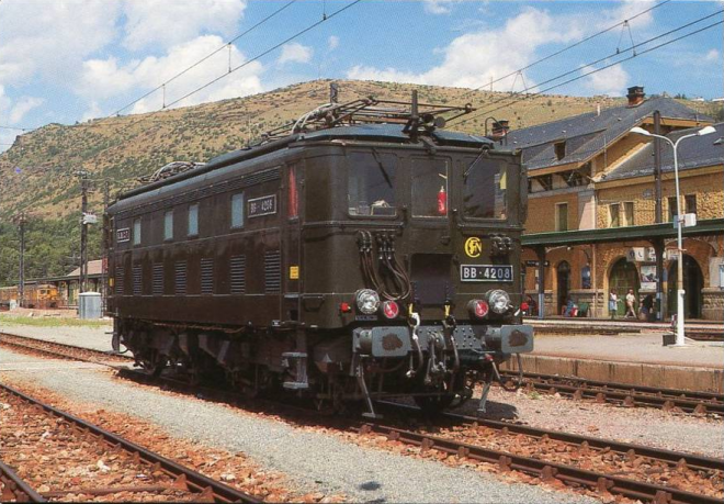 Locomotive BB 4208 en Gare de LA TOUR DE CAROL.png