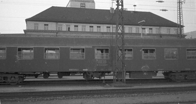 05 - Voiture AB OSE (grec) à Nür HBf.jpg