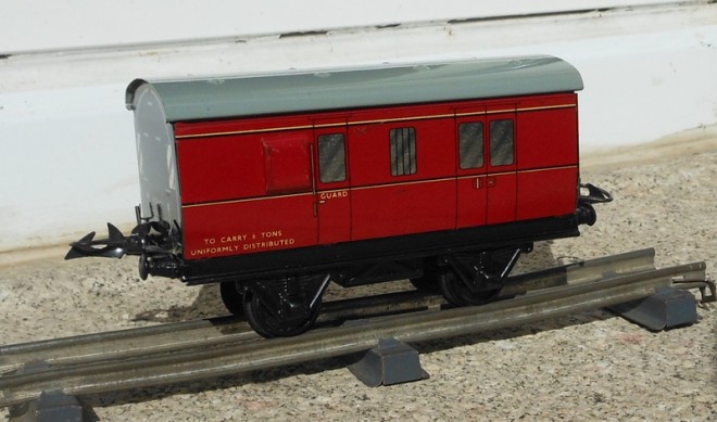HORNBY GUARDS VAN TINPLATE 002 (Copier).JPG