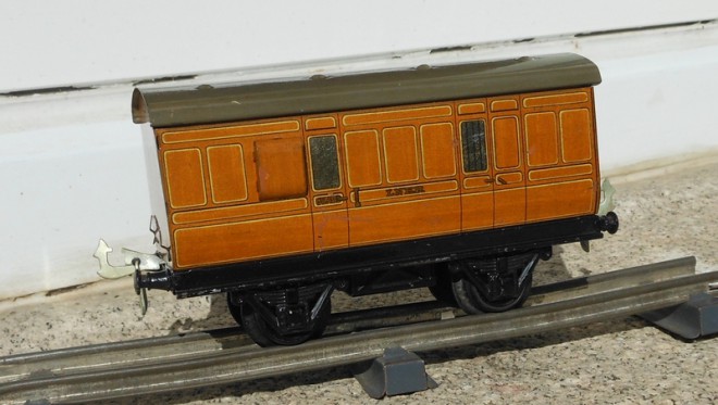 HORNBY GUARDS VAN TINPLATE 006 (Copier).JPG