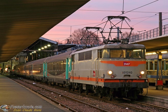 SNCF_9240_2008-01-25_Paris-Austerlitz_VSLV.jpg