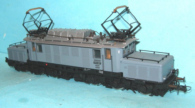 Roco 43416 BR E94 003 21.JPG