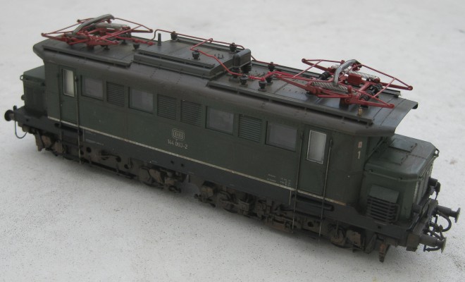 Roco 63614 BR 144 093-2 patine 05 extrait.JPG