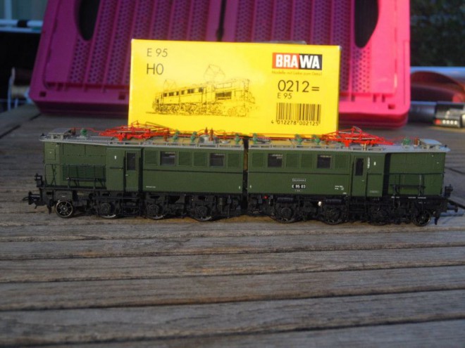 Brawa 0212 E 95 03 01.jpg