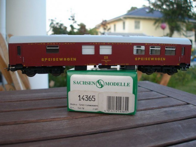 Sachsenmodelle 14365 Rekowagen Speisewagen rouge 01.jpg