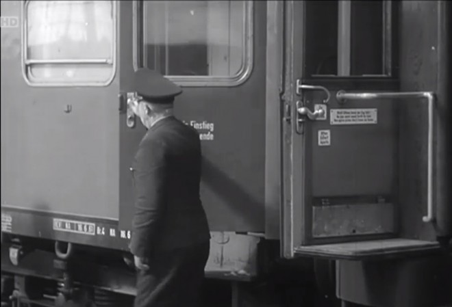 Agent DB ferme les portes 1.jpg