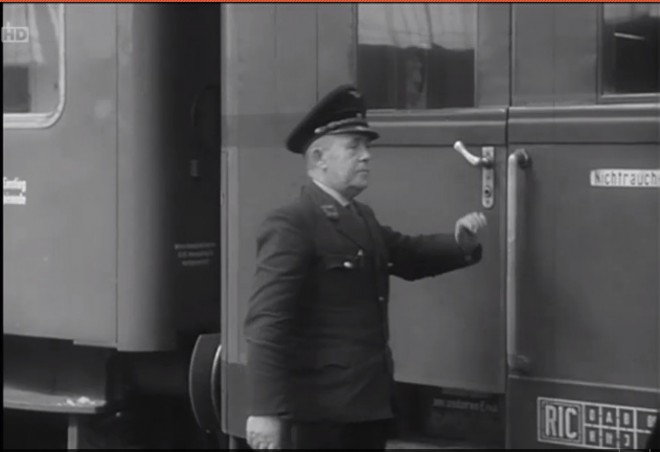 Agent DB ferme les portes 3.jpg