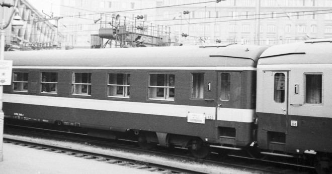 02 - A9 UIC Y28 bicolet rouge à PE.jpg