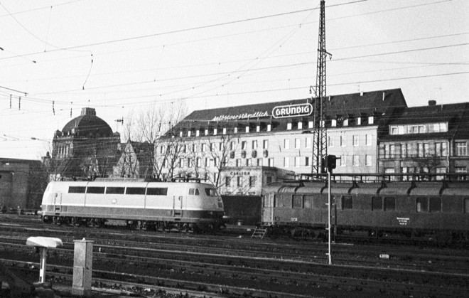 33 - 103 001 à Nür HBf (3).jpg