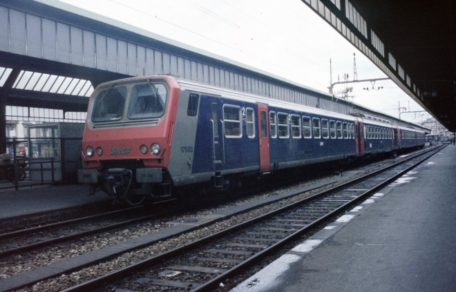 B02 - Z7503 à Genève (83 02 18).jpg