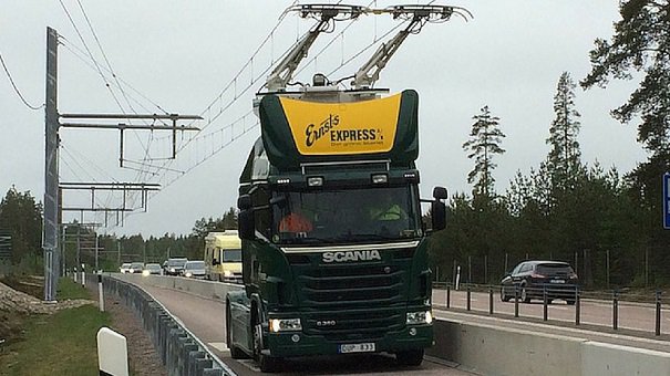 autoroute-electrique-suede-camions-une.jpg